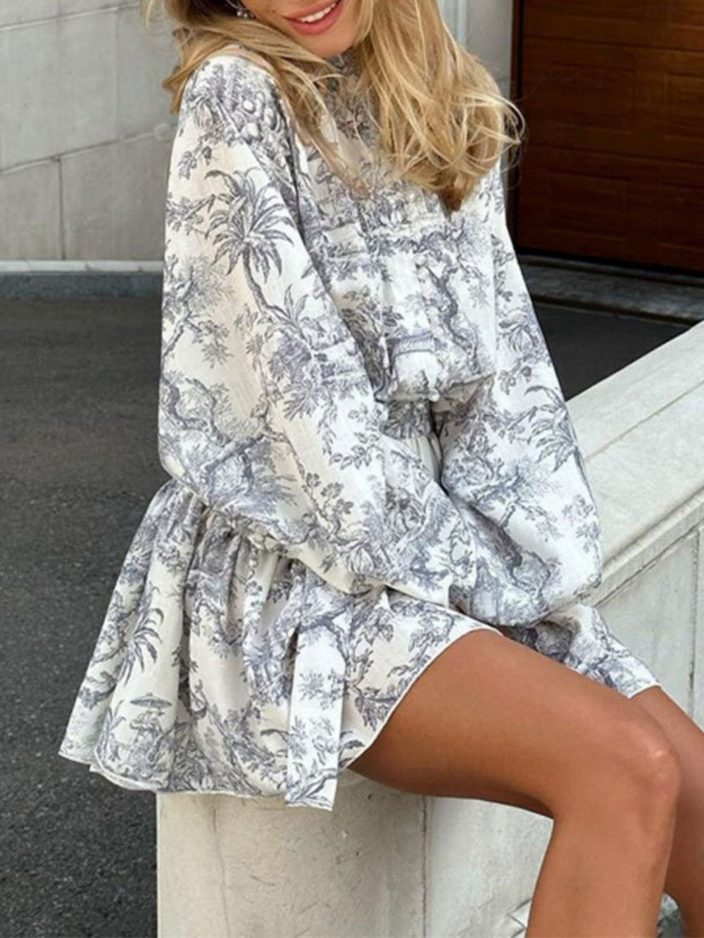 Elegant long-sleeved tie-neck printed dress