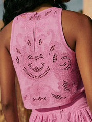 Unique sleeveless hollow lace short suit